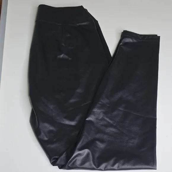 OFFLINE By Aerie Real Luxe Faux Leather Legging Black - Picture 3 of 13